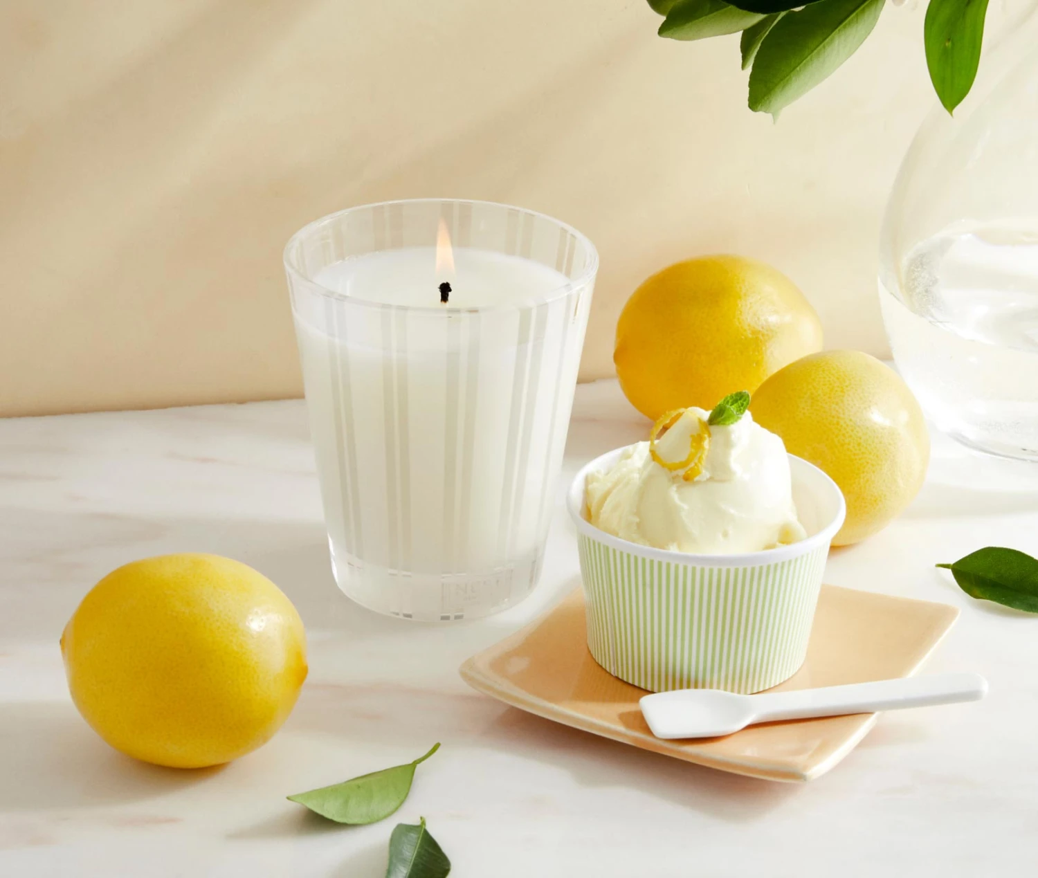 Amalfi Lemon & Mint Classic Candle 2 Amalfi Lemon & Mint Classic Candle - Image 2